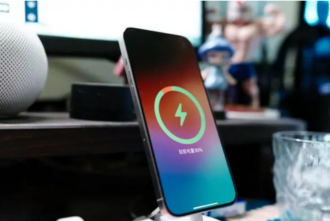 东路镇苹果15换屏服务分享用什么充电器给iPhone15充电更好 